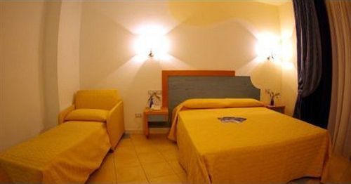 Hotel Club Cala Longa Montauro エクステリア 写真