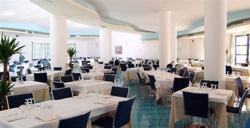 Hotel Club Cala Longa Montauro エクステリア 写真