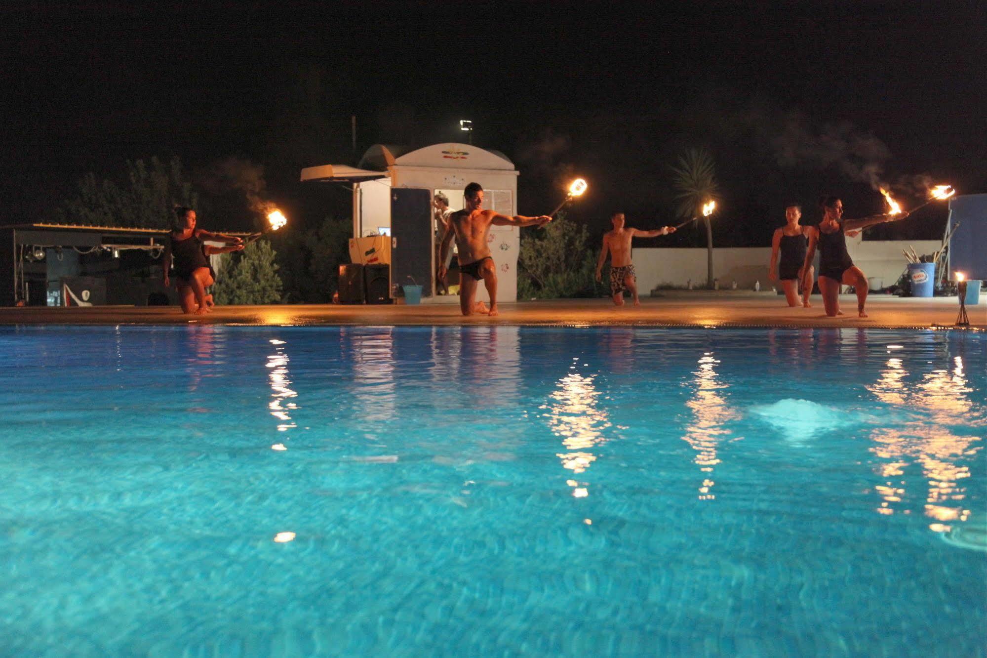 Hotel Club Cala Longa Montauro エクステリア 写真