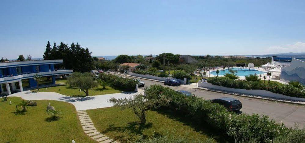 Hotel Club Cala Longa Montauro エクステリア 写真